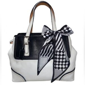 Coach vintage 2003 Hampton  black and white leather amazing condition